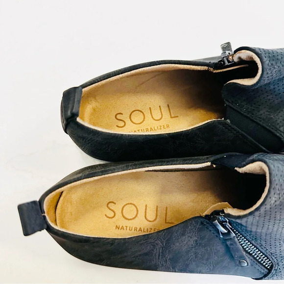 SOUL Naturalizer Turner Slip On Sneaker | Black | 9W - Picture 6 of 10